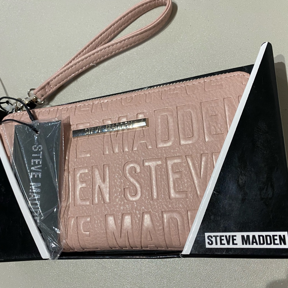Steve Madden blush wristlet